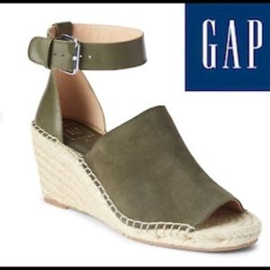 GAP Olive Green Espadrilles Wedges Size 7